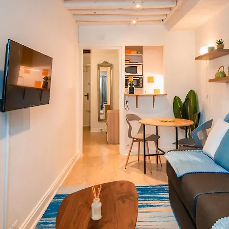 Amazing On The Prestigious Street Apartment *