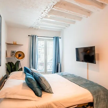 Amazing On The Prestigious Street Apartment *